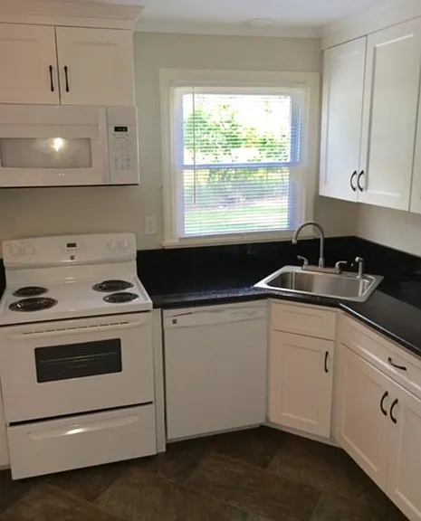 34 Hobart Ln #34 — Photo 9