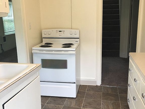 3rd image of 1753 Villard St