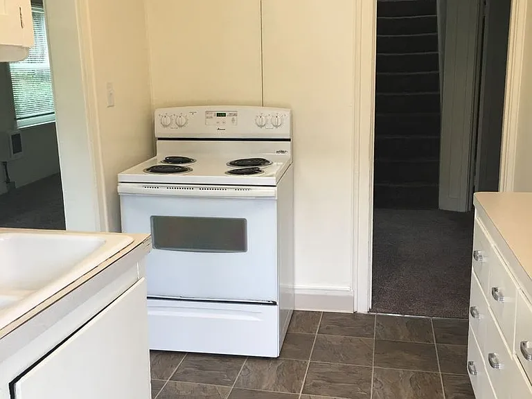 1753 Villard St — Photo 3