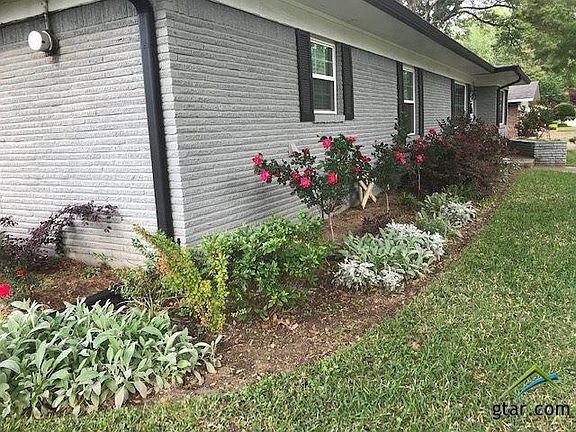 3rd image of 804 Shannon Dr