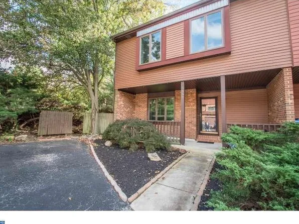 5557 Doral Dr, Wilmington, DE 19808