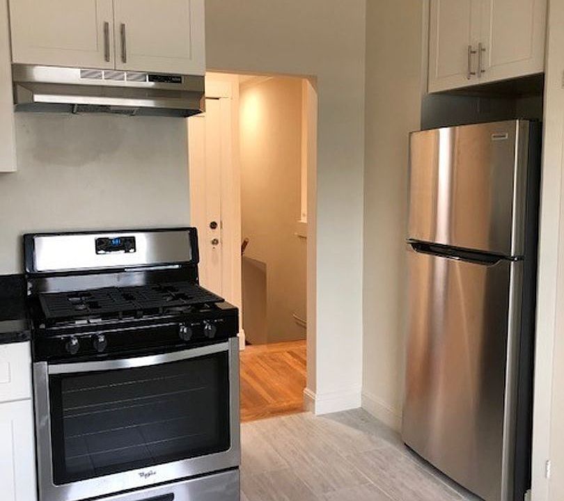 1st image of 3158 Octavia St