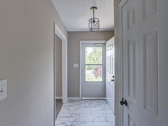 2nd image of 409 Sunnymeade Rd