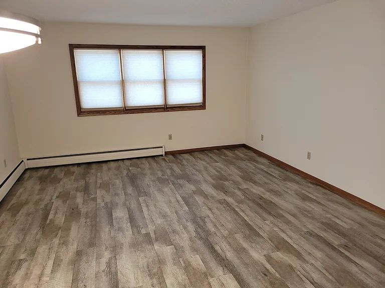 322 2nd St NE #203 — Photo 5