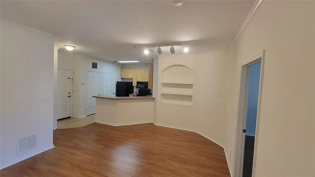 2 bed, 2.0 bath, 1157 sqft, $1,695 — Photo 2