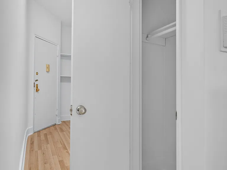 2731 Broadway #3D — Photo 9