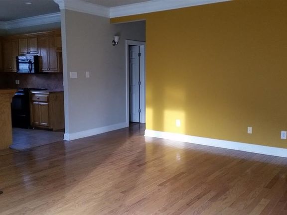 5th image of 481 Melissa Ave