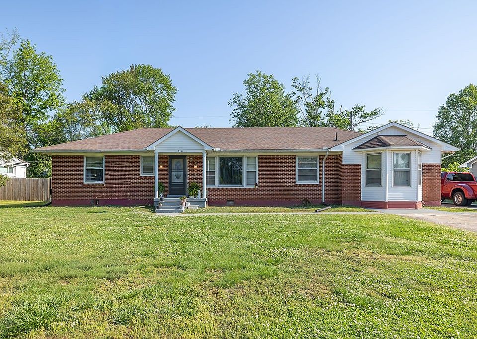 1st image of 218 Admiral Cir
