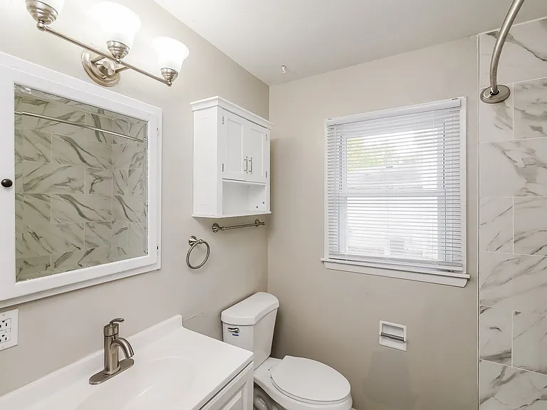 1446538_025_main_bathroom_13137852.jpg