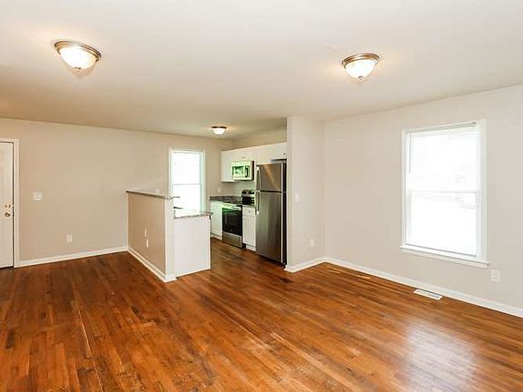 5th image of 1112 Smith St SW