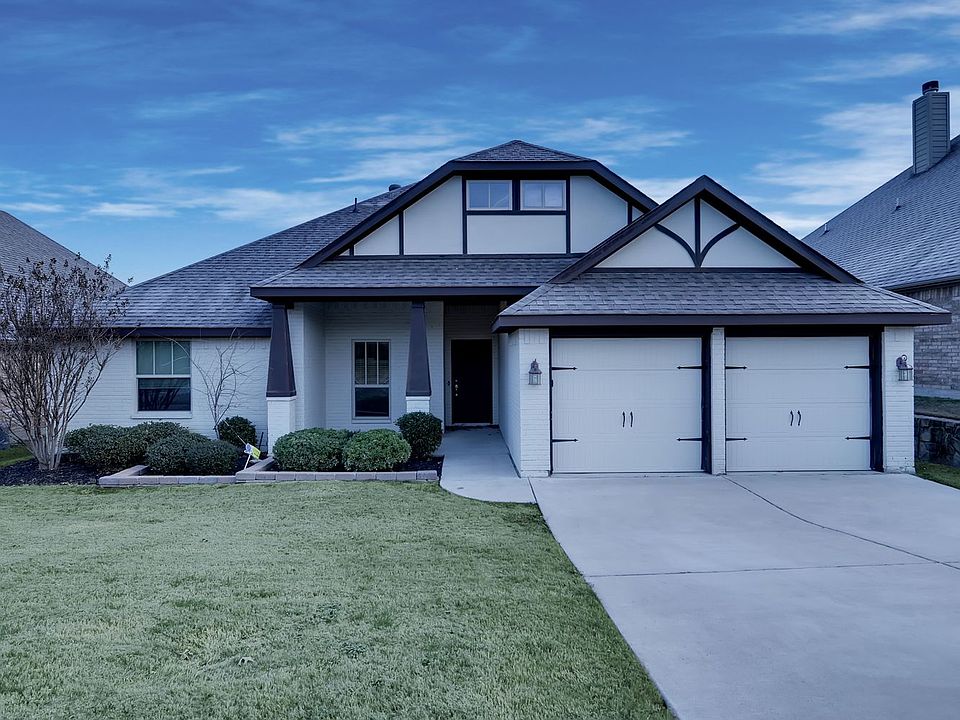 1st image of 320 Stratford Dr