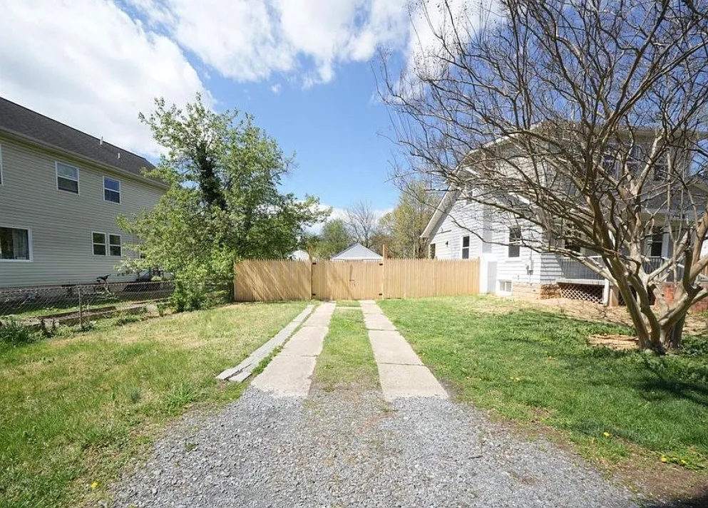 2 bed, 1000 sqft, $1,750 — Photo 2