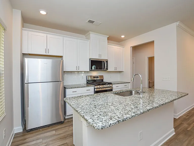 3215 Lisburn St — Photo 14