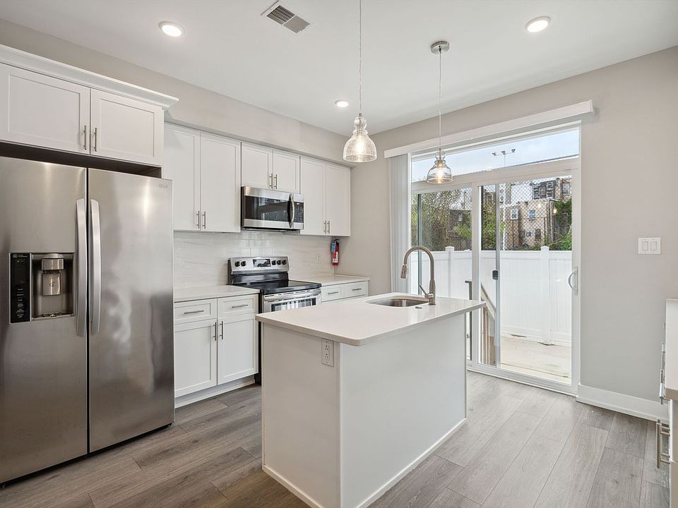 1st image of 2548 N Howard St #1