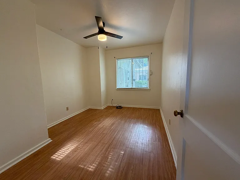 1 Bedroom W/ Large Yard, Storage & Carport In Great North Unm Area — Photo 10