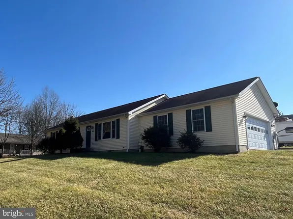 94 James St, Shenandoah Junction, WV 25442