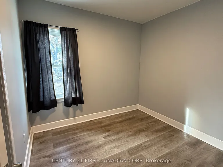1072 Dundas St #3 — Photo 11