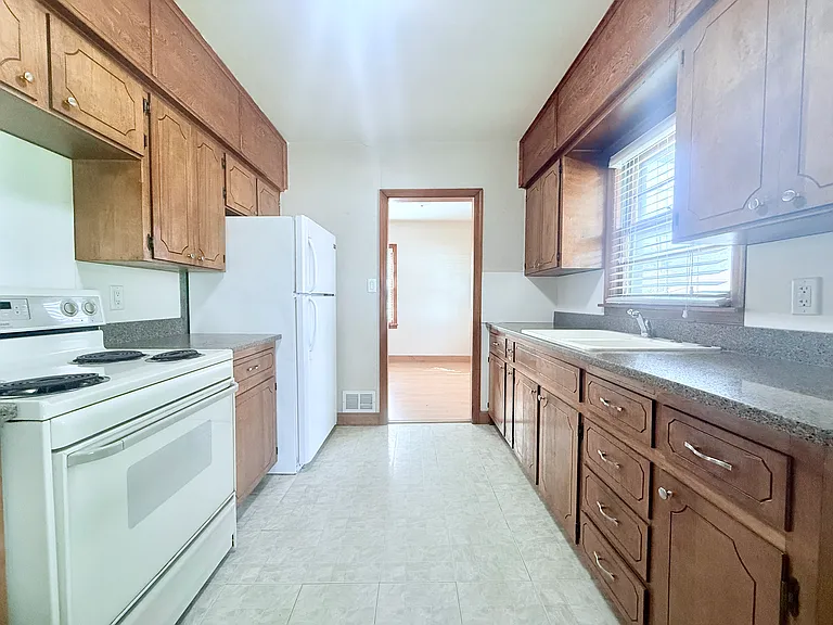 1171 Bourland Ave — Photo 16