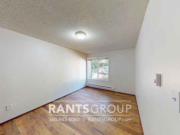 Lovely, wooded 2-bedroom apartment with a large private deck and in-unit washer & dryer! — Photo 43