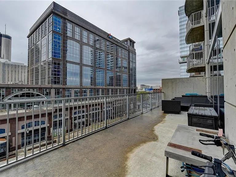 400 W Peachtree St NW #711 — Photo 25