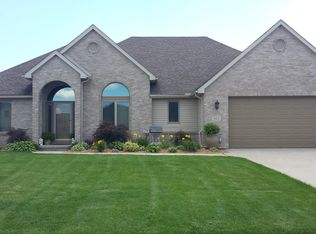 513 Quail East Dr, Oregon, OH 43616