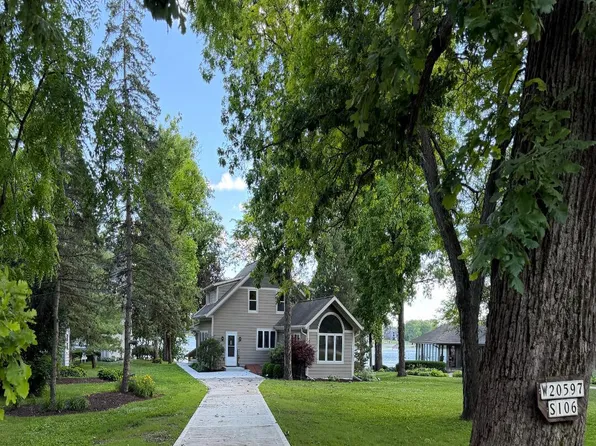 S106W20597 North Shore DRIVE, Muskego, WI 53150