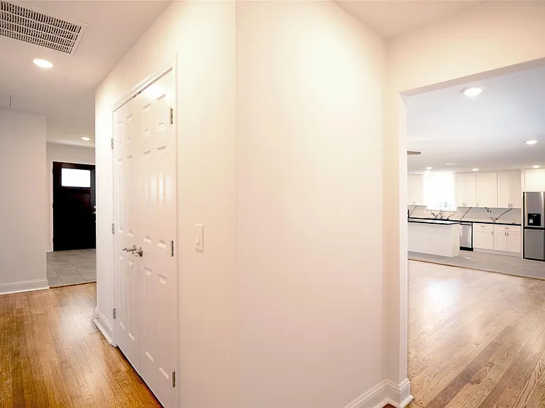 8006 Richmond Ave — Photo 16