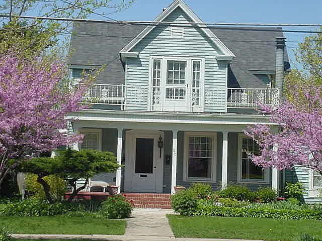 2nd image of 1017 Oneida St
