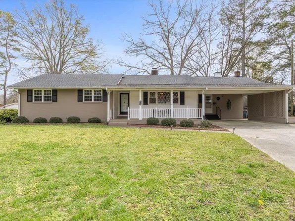 412 E Griswold St, Selma, NC 27576