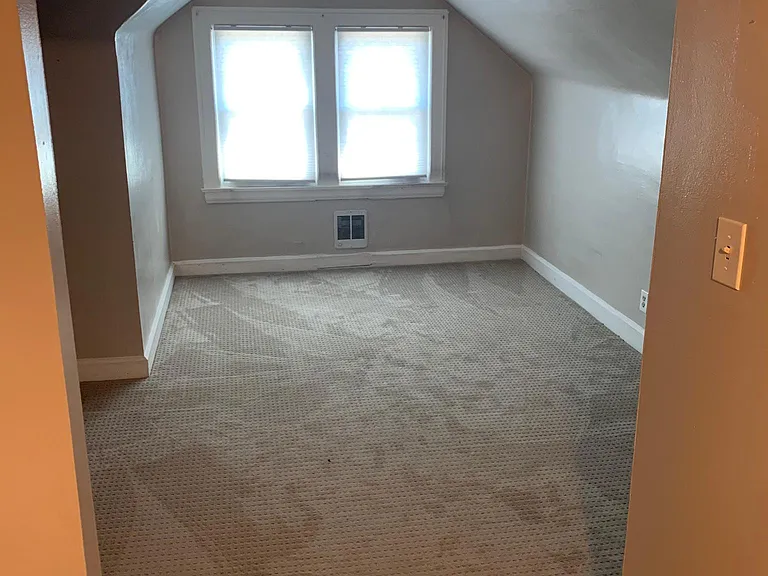 3327 Clarendon Rd #3 — Photo 2