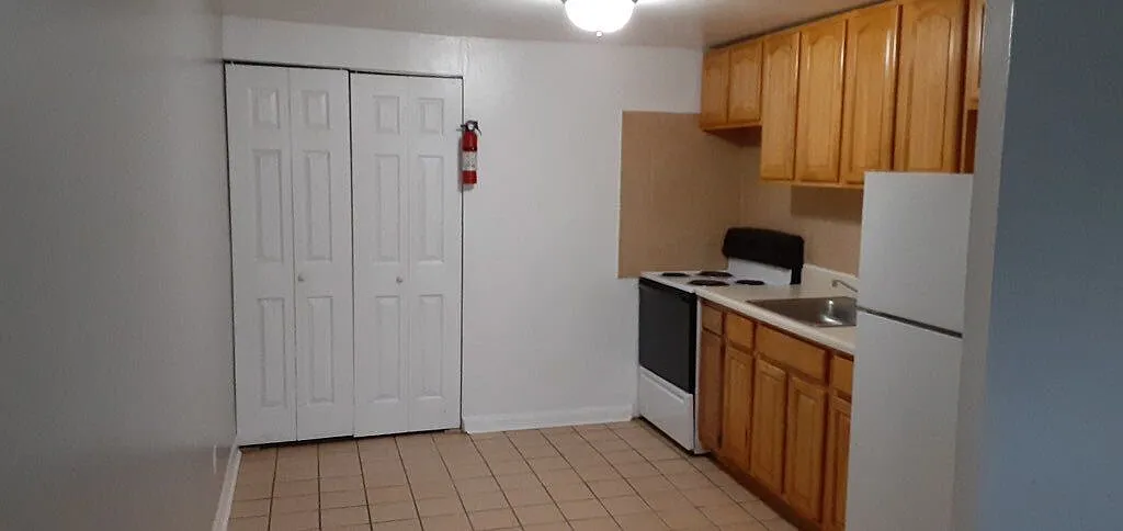Willow Gardens Apartments — Photo 2