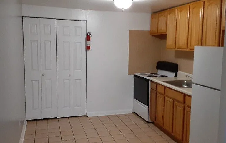 Willow Gardens Apartments — Photo 2