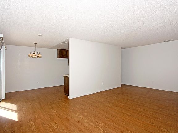 3rd image of 10174 Country Way