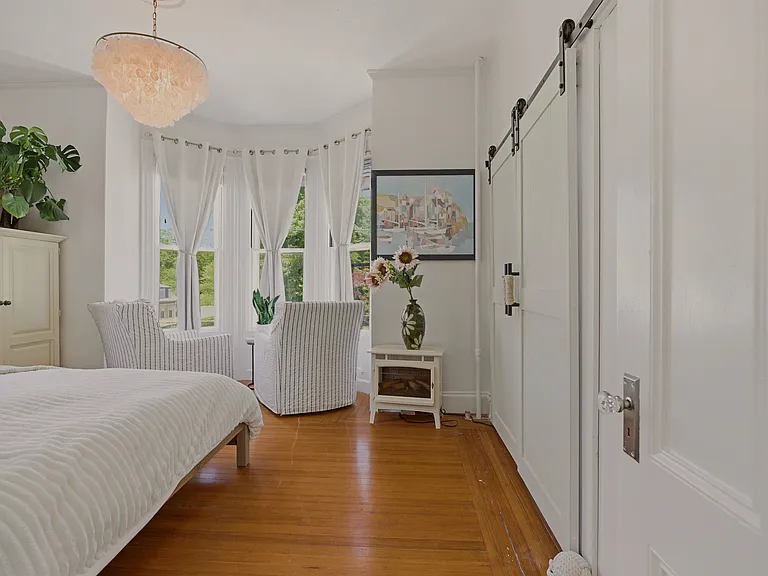 67 Perry St #5 — Photo 20
