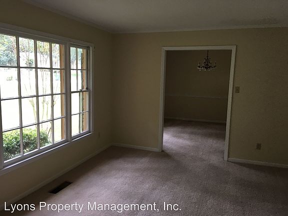 3rd image of 2118 Lakeshore Dr
