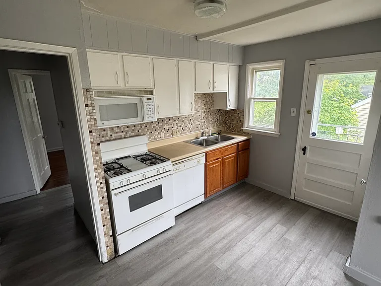 7439 Embury Ct — Photo 6