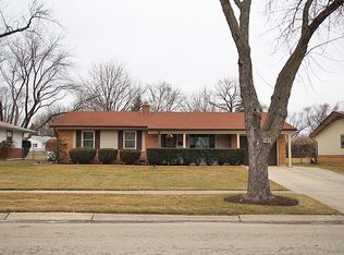 212 Tower Ln, Elk Grove Village, IL 60007