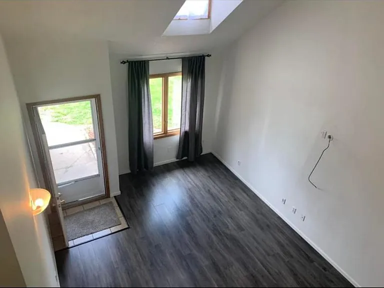 302 Eisenhower St — Photo 4