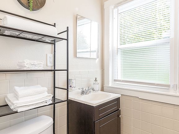 5th image of 4117 Charlotte St APT 1N