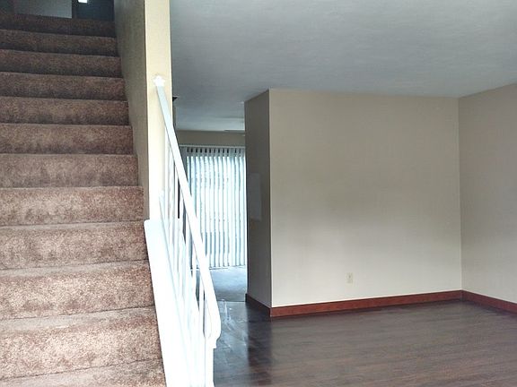 2nd image of 1323 W Jeth Ct