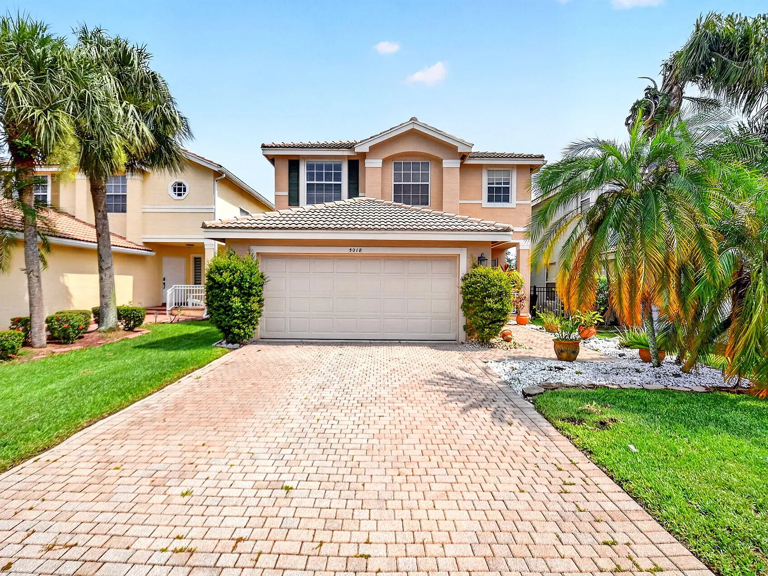 4 bed, 2.5 bath, 2077 sqft, $3,600 — Photo 2