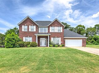 2715 W Lilac St, Rogers, AR 72758