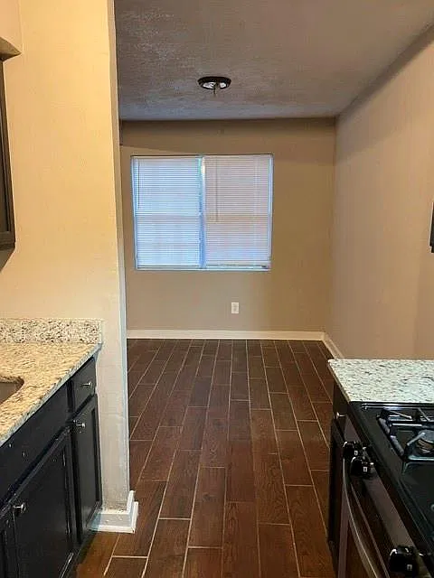 3 bed, 2.5 bath, 1466 sqft, $1,700 — Photo 3