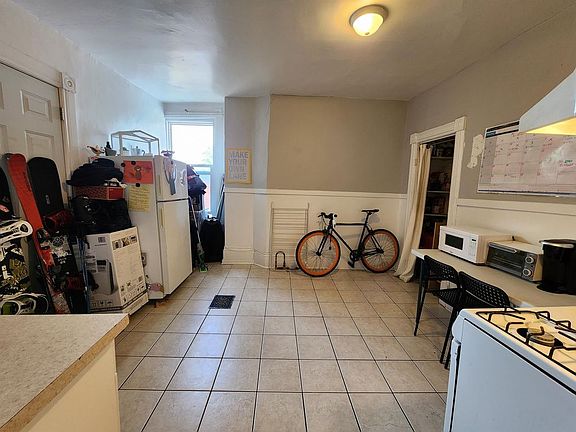 2nd image of 339 James St #3