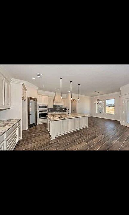 1st image of 136 Bluff Ridge Ct