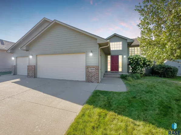 7609 W Stoney Creek St, Sioux Falls, SD 57106