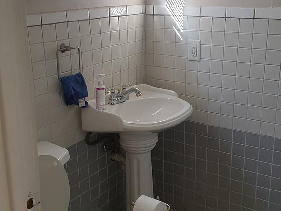 5th image of 4919 Park Dr #A