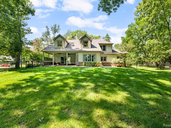 5532 Evergreen Ave, Orchard Lake, MI 48324
