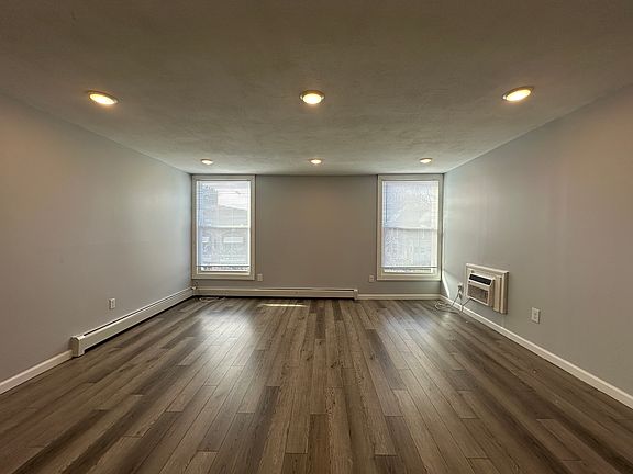 2nd image of 910 Teall Ave APT 5