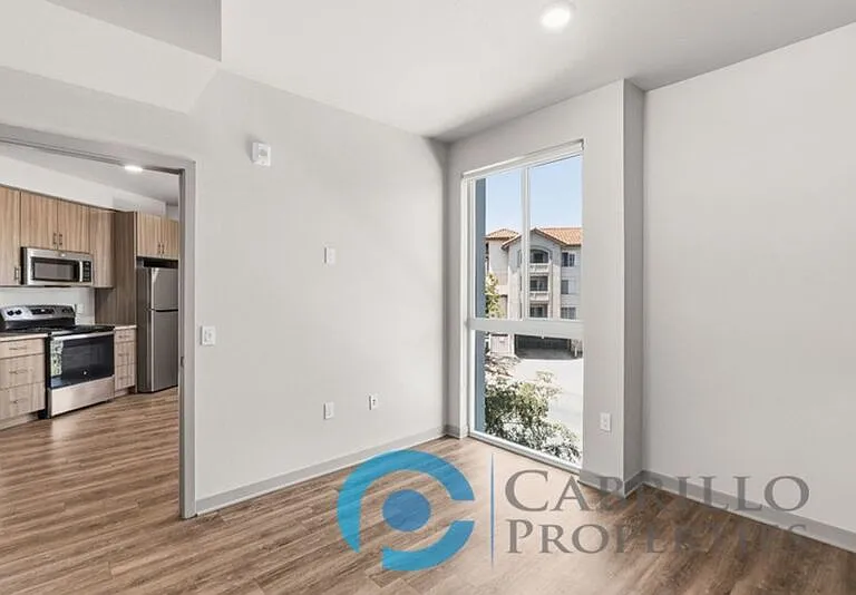 3093 Broadway #302 — Photo 6